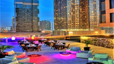 Two Seasons Hotel & Apartments - Egyesült Arab Emírségek - Dubai - 2025.09.17. (Sze) - 09.20. (Szo)