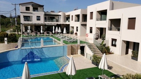 Carisa Suites And Apartments - Görögország - Kréta - Maleme - 2025.09.21. (V) - 09.24. (Sze)