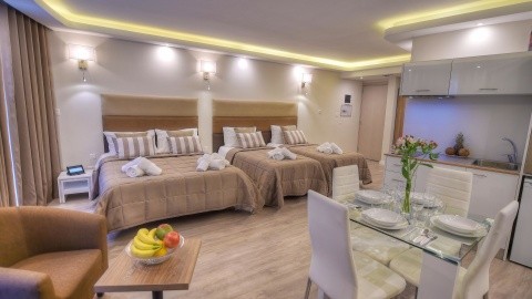 Onyx - Málta - St. Julian - St Julian's - 2025.12.14. (V) - 12.20. (Szo)