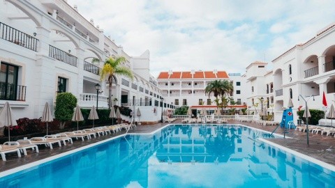 Hollywood Mirage Club (Los Cristianos) - Kan&aacute;ri-szigetek - Tenerife - Los Cristianos - 2026.02.01. (V) - 02.07. (Szo)