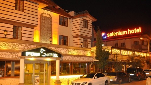 Selenium - 3 csillagos sz&aacute;ll&aacute;s - T&ouml;r&ouml;korsz&aacute;g, Side - F&eacute;lpanzi&oacute;