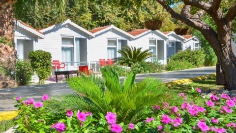 Altinkum bungal&oacute;k - 3 csillagos sz&aacute;ll&aacute;s - T&ouml;r&ouml;korsz&aacute;g, Side - All inclusive