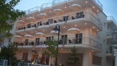 Christina - G&ouml;r&ouml;gorsz&aacute;g, Olymposi Rivi&eacute;ra - &Ouml;nell&aacute;t&aacute;s