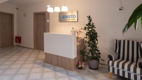 Aristo - G&ouml;r&ouml;gorsz&aacute;g, Kr&eacute;ta - &Ouml;nell&aacute;t&aacute;s