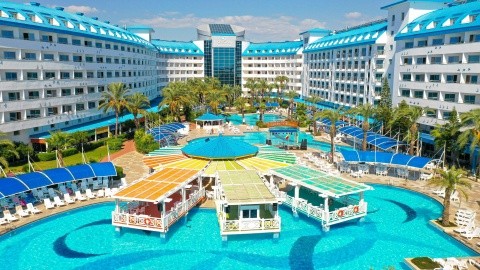 Crystal Admiral Resort & Spa - 5 csillagos sz&aacute;ll&aacute;s - T&ouml;r&ouml;korsz&aacute;g, T&ouml;r&ouml;k Rivi&eacute;ra - Ultra All inclusive