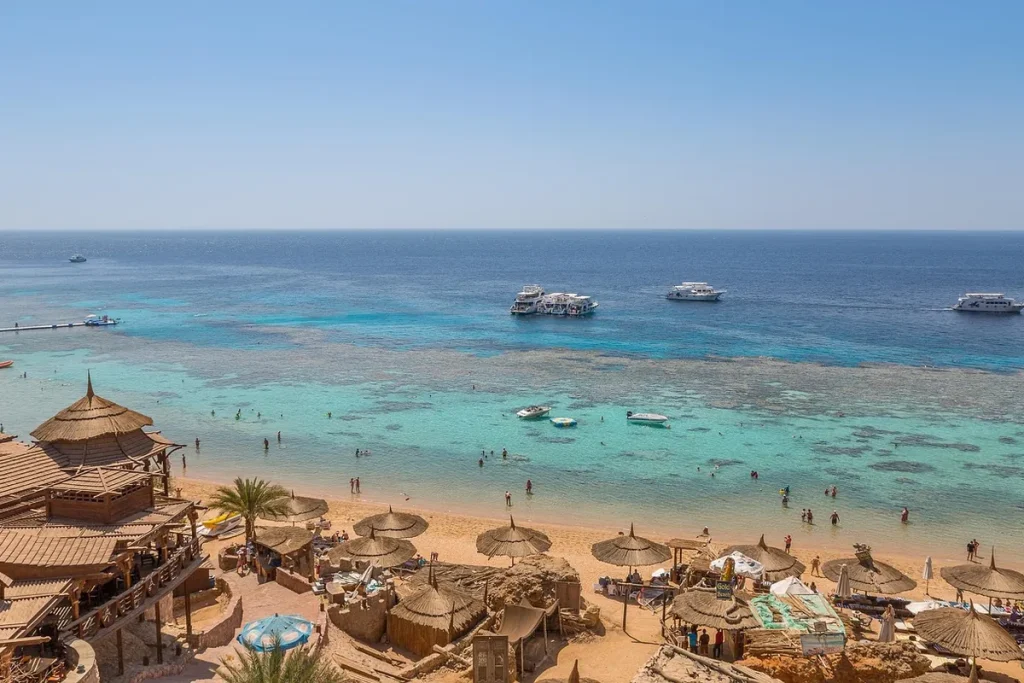 Napernyős strand és korallzátony Sharm el-Sheikhben