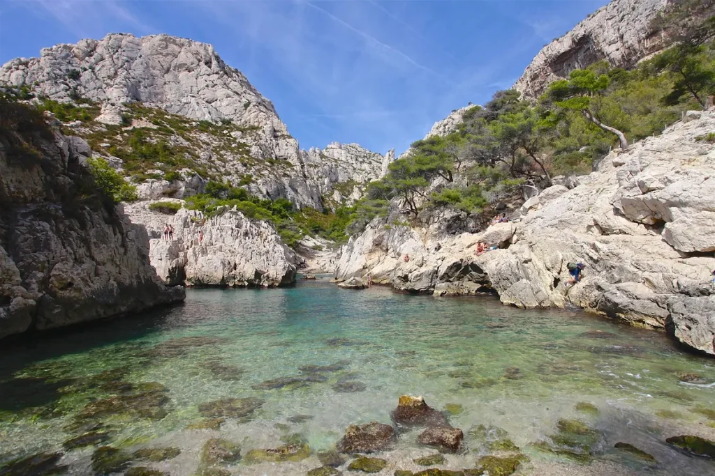 A Sugiton-öböl mészkősziklái Marseille mellett, Calanques