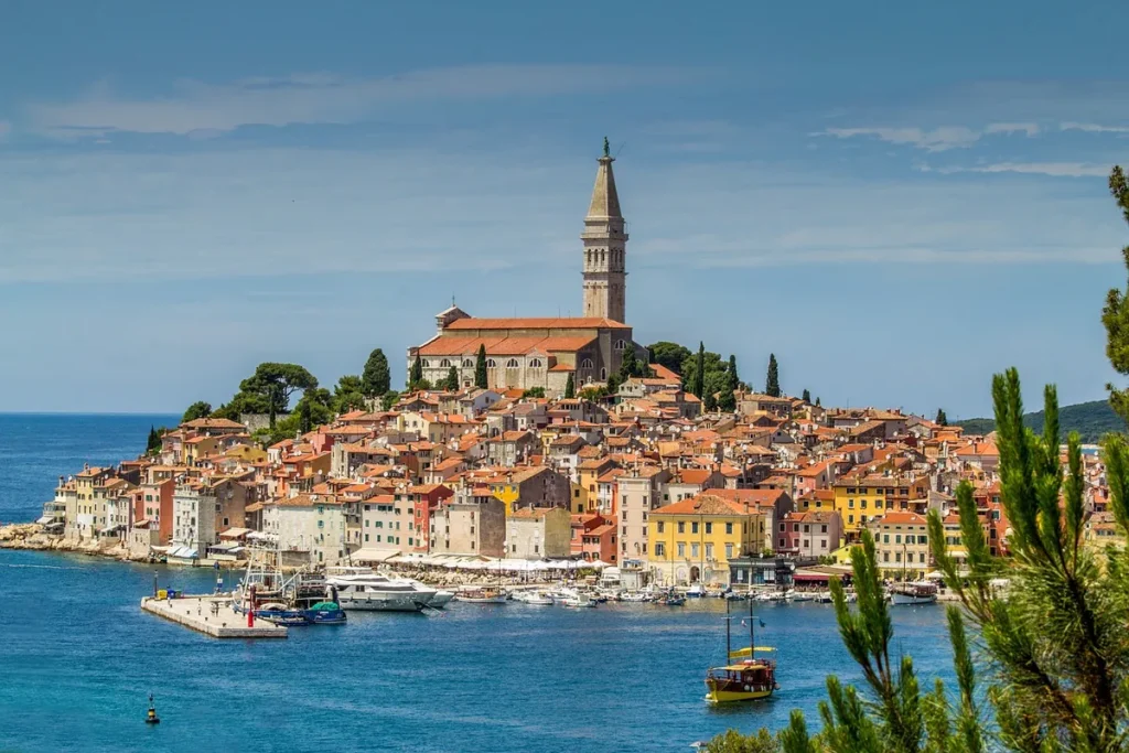 Rovinj óvárosa a Szent Eufémia-templom tornyával, Isztria