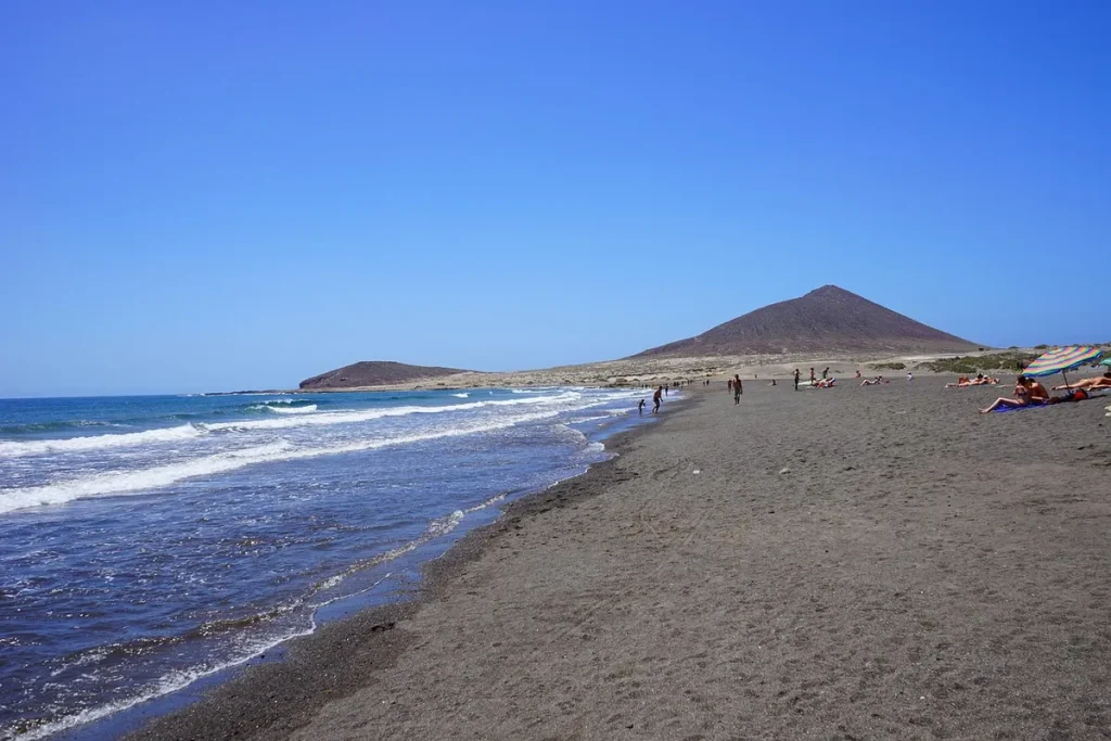 El Médano strandja a Montaña Roja vulkáni kúppal